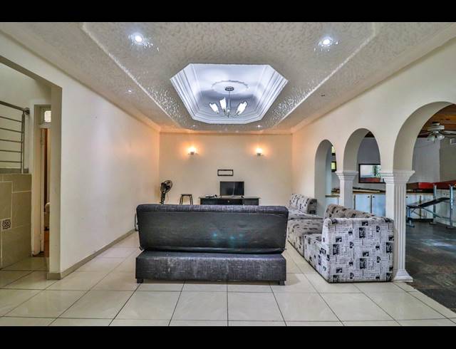 4 BEDROOM HOUSE FOR SALE IN WESTRIDGE
